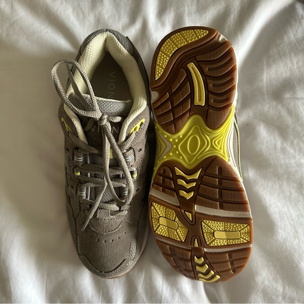 Vionic Sneakers - Picture 5 of 6